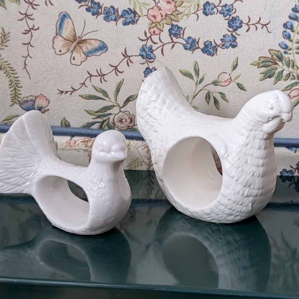 Abbott Chicken Napkin Rings - Picture 2 of 12